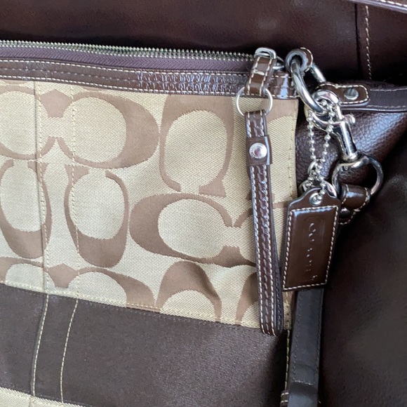 Coach crossbody bag. - Picture 3 of 3